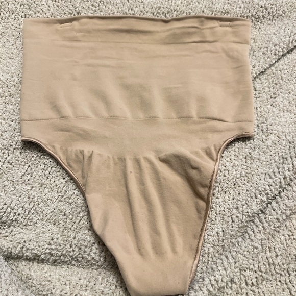 SKIMS Seamless Sculpt High Waist Thong without Straps– Clay Nude - Picture 1 of 5